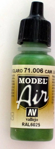 71006 Vallejo Model Airbrush Paint 17 ml Camouflage Light Green